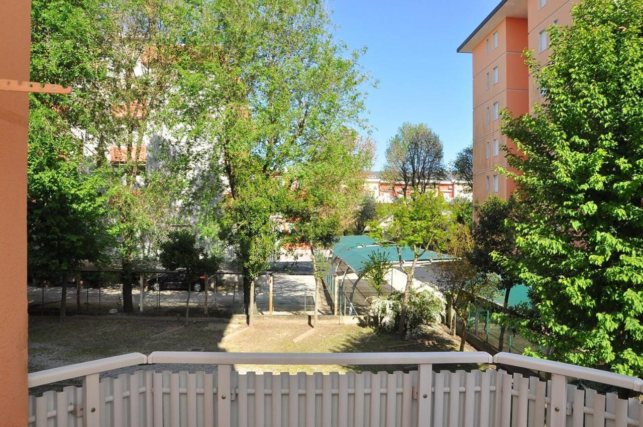 Nice Two-Bedroom Apartment 150M From The Beach Bibione Luaran gambar