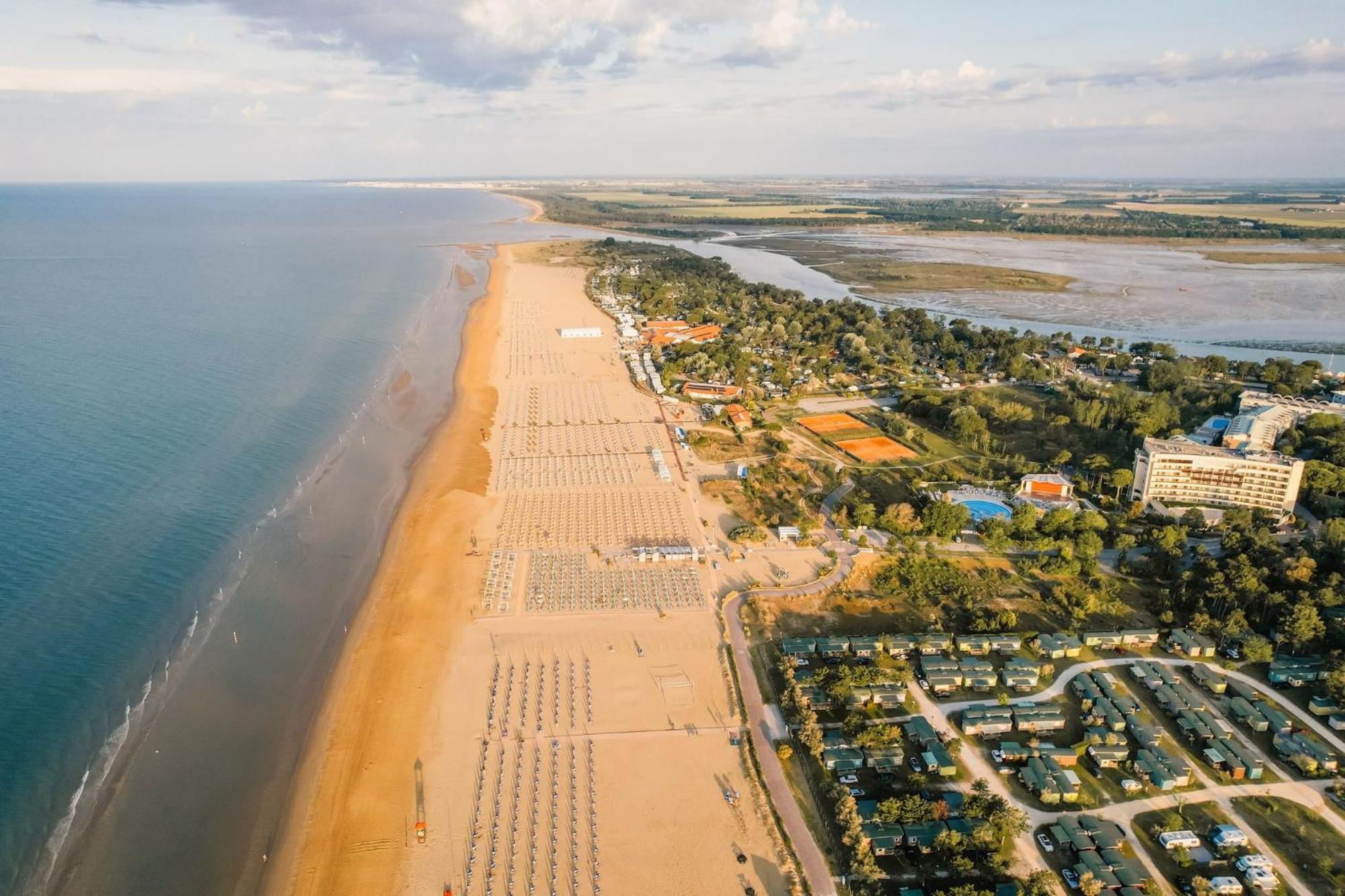 Nice Two-Bedroom Apartment 150M From The Beach Bibione Luaran gambar